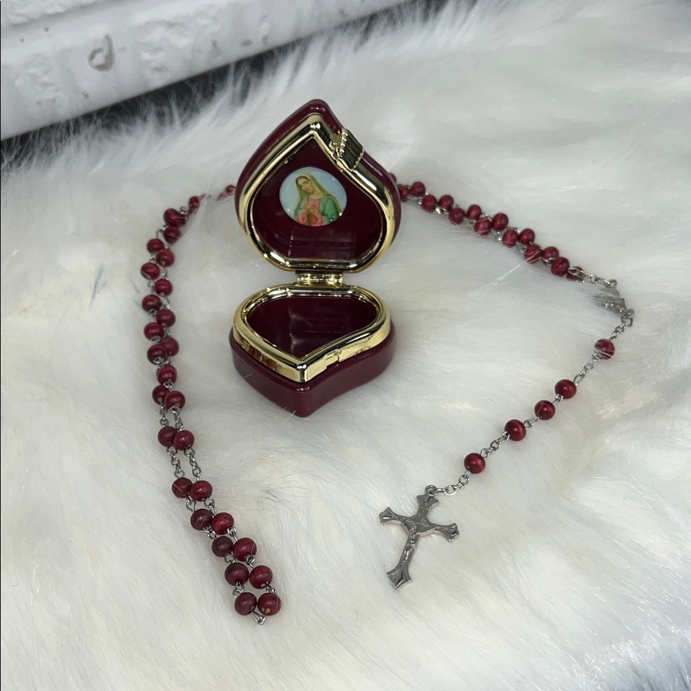 Elegant Red Rosary Necklace With Heart Case